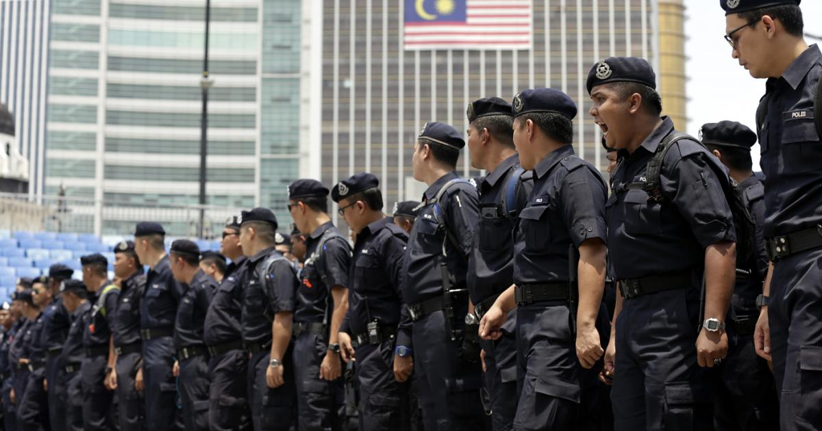 Malaysia warns fat police | eNCA