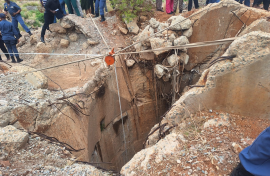 Illegal miners at a Stilfontein mine