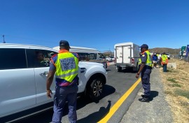 Traffic officers checking vehicles. eNCA/Kevin Brandt