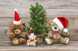 Teddy bears and a Christmas tree. GettyImages/LiliGraphie