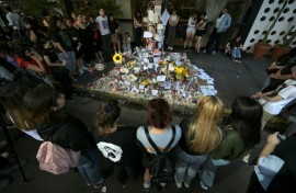 Fans have paid tribute to British singer Liam Payne in front of the hotel where he died in Buenos Aires 