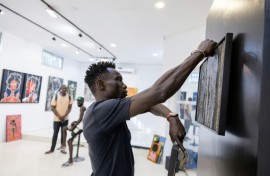 After having exhibited his work in France and the United States, Doff has started a residence programme in N'Djamena to help up-and-coming artists