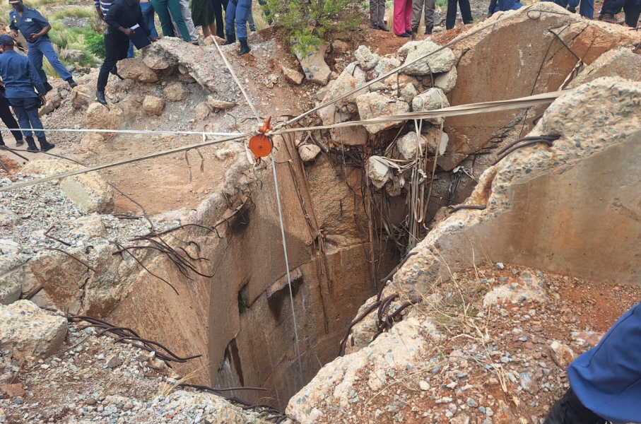 Illegal miners at a Stilfontein mine