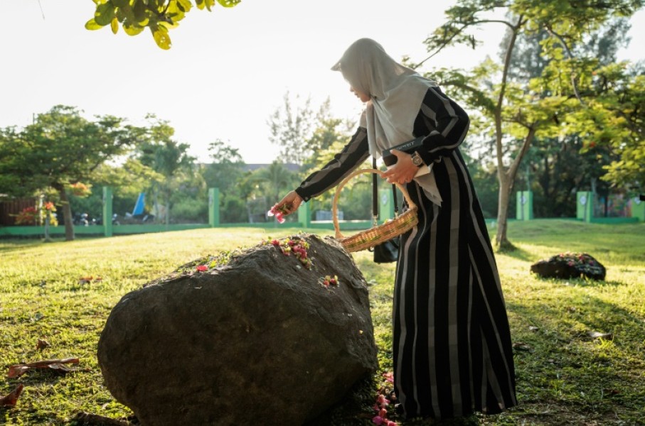 Some Indonesians sprinkled petals at mass graves in Aceh to mark the tsunami anniversary