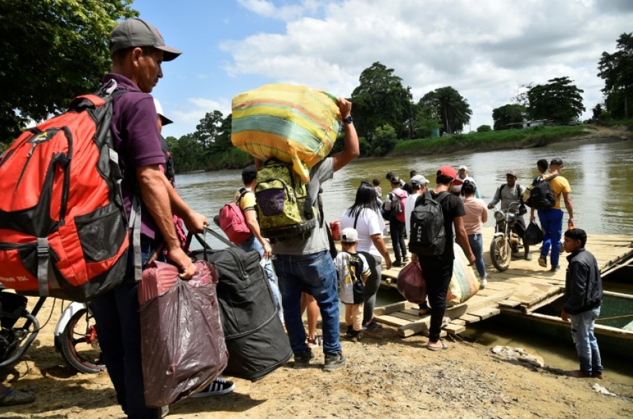 Displaced people from recent clashes between armed groups cross the Tarra River, which divides Colombia and Venezuela, in Tibu, Colombia on January 19, 2025