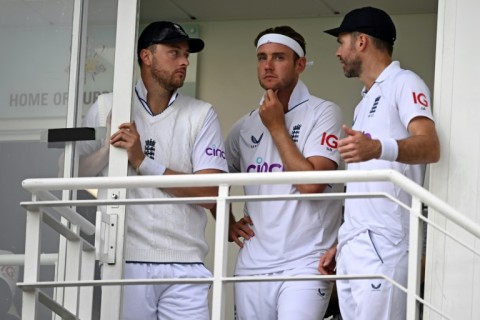 Rain delayed the start of the third Test between England and South Africa