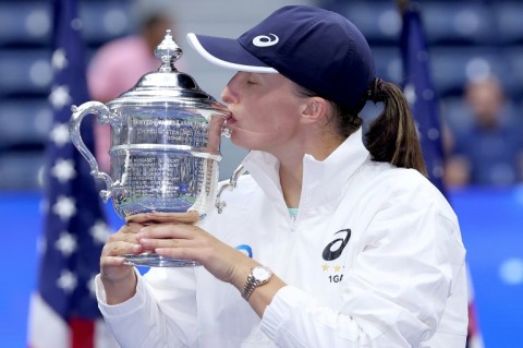 Sealed with a kiss: Iga Swiatek celebrates her US Open victory over Ons Jabeur