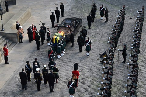 Pallbearers prepare to carry the coffin of Queen Elizabeth II into St Giles' Cathedral in Edinburgh