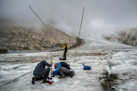 The ice melt record was due to a dry winter and a long wave of intense summer heat, the report said