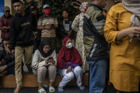 As night fell, the hustle and bustle at the hospital died down. Relatives laid on mats and covered up with blankets to get some rest outside the facility