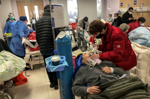 At Tongren Hospital in downtown Shanghai, the corridors overflowed with dozens of elderly patients lying on beds crammed together