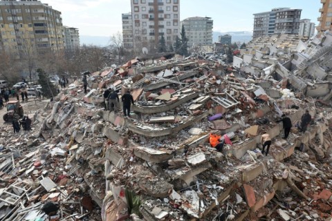 Civilians look for survivors under the rubble of collapsed buildings in Kahramanmaras, close to the quake's epicentre