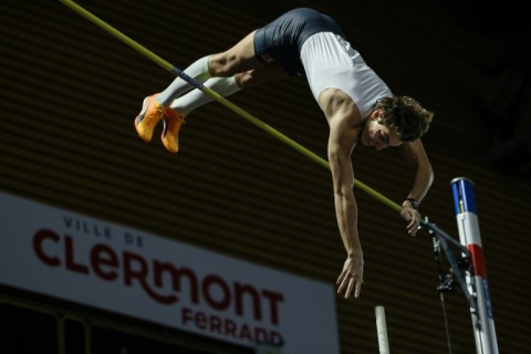 Swedish pole vaulter Armand Duplantis clears a new world of 6.22m 