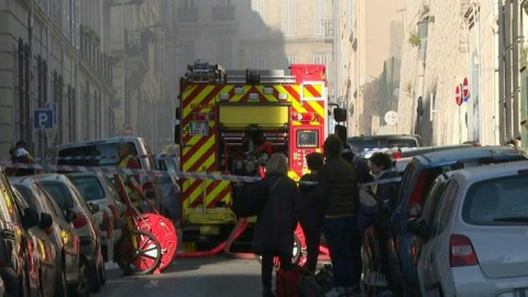 Rescue operations continue after Marseille building collapse