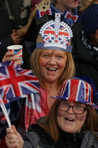 Most of the crowd were royal supporters