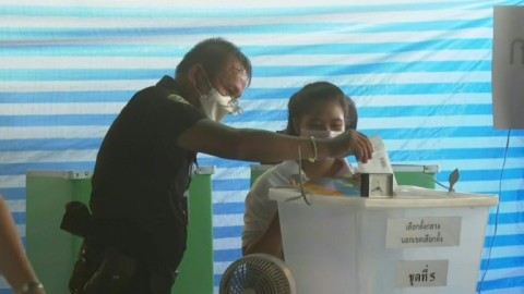 People go for advance voting one week ahead of Thai election