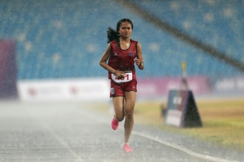 Bou Samnang finished the 5,000m in 22 minutes and 54 seconds, just under six minutes after Thi Oanh Nguyen