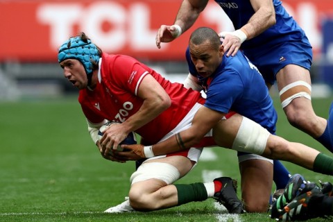 Wales flanker Justin Tipuric (L) has retired from Test rugby 