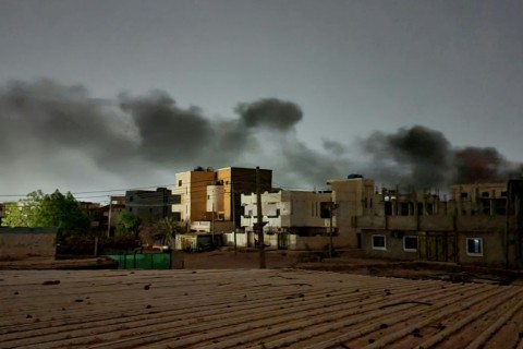 Smoke billows in southern Khartoum on May 29, 2023, as fighting continued despite a US and Saudi-brokered ceasefire