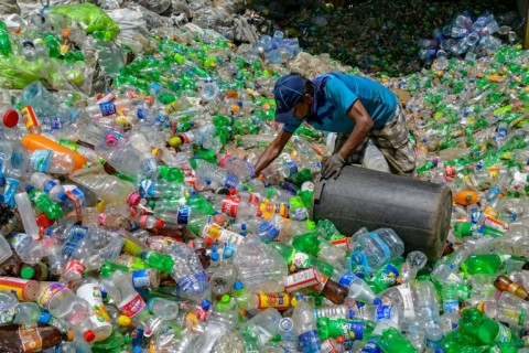 Jumbo Problem | Sri Lanka's battle with plastic pollution - eNCA