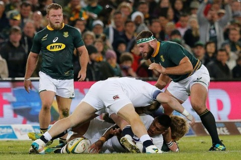 Akker van der Merwe (L) watches South Africa and England fight for possession during a 2018 Test in Bloemfontein.