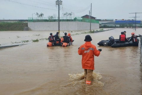 Flooding and landslides caused by heavy rains have killed dozens in South Korea in recent days