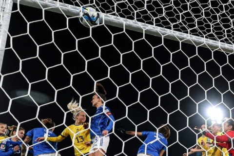 Sweden's defender Amanda Ilestedt heads her team's fourth
