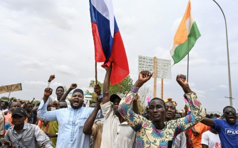 Many protesters brandished Russian and Niger flags 