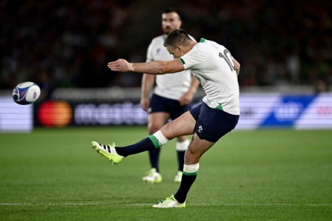 Ireland can rely on Johnny Sexton for kicking at goal but South Africa are less assured in that area   