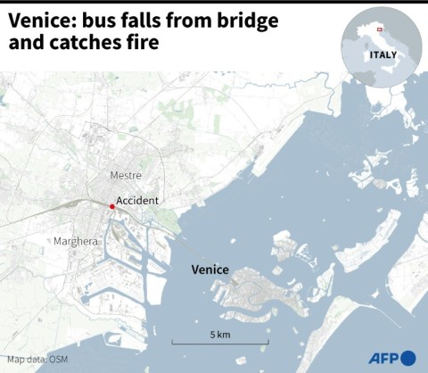 Venice: bus falls from bridge and catches fire