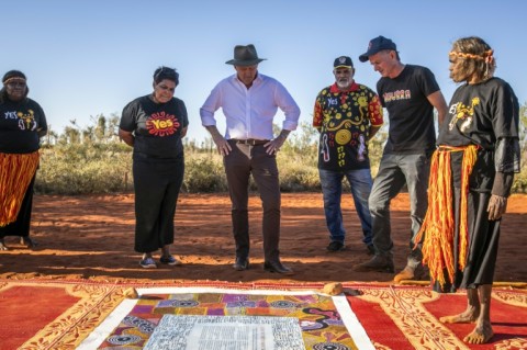 Australian Prime Minister Anthony Albanese (C) talks with Indigenous leaders from central Australia