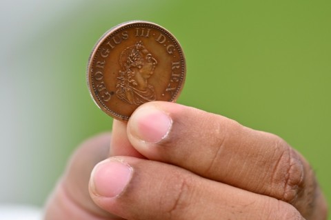 Researchers said it is fairer to cover a coin before it is flipped