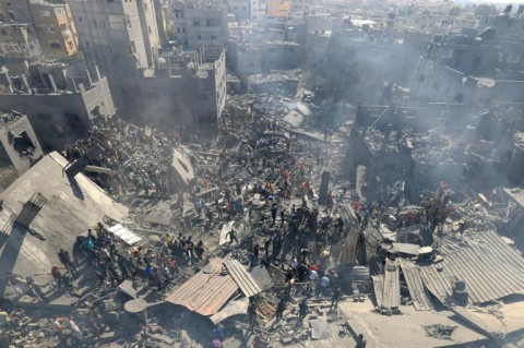 People search for survivors and the bodies of victims through the rubble of buildings destroyed during Israeli bombardment, in Khan Yunis in the southern Gaza Strip on October 26, 2023