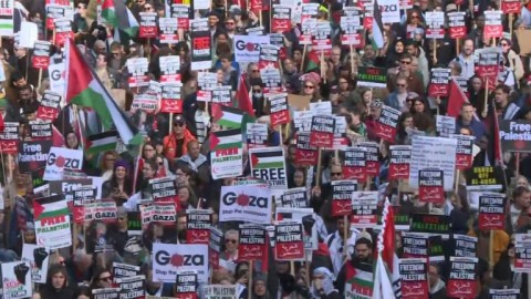 Tens of thousands demonstrate in London calling for end to war in Gaza