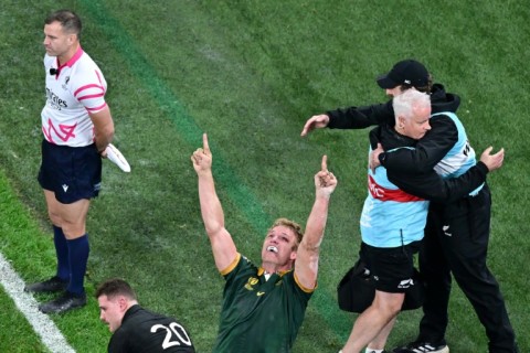 South Africa flanker Pieter-Steph du Toit (C) deservedly won man of the match with a ferocious demonstration of tackling