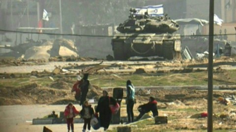 Palestinians flee Khan Yunis in southern Gaza as Israeli tanks advance