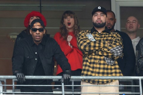 Taylor Swift watches the Kansas City Chiefs beat the Baltimore Ravens to earn a return trip to the NFL's Super Bowl