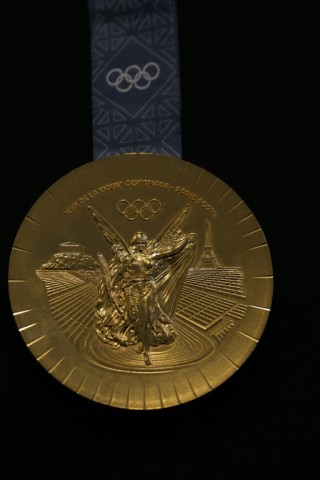 The reverse side of the medals incorporates an image of the Eiffel Tower