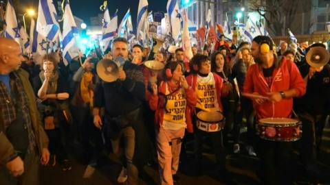 Israelis protest to demand new elections