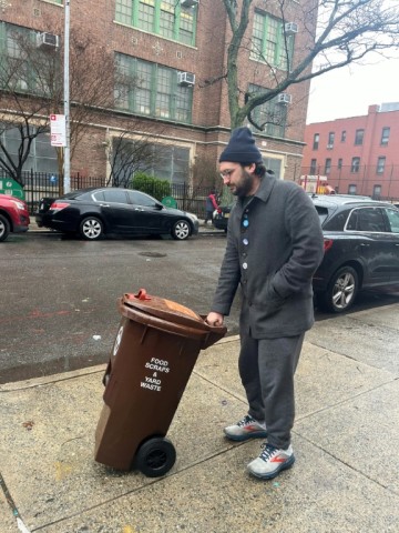 After Queens and Brooklyn, New York aims to equip the whole city with new brown and orange collection bins before the end of 2024