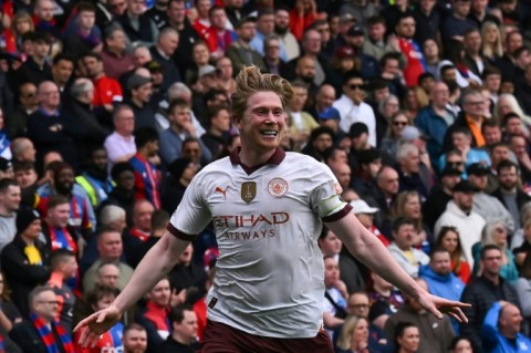 Kevin De Bruyne scored twice in Manchester City's 4-2 win at Crystal Palace