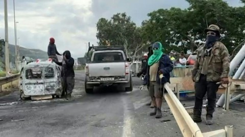 Rioters in New Caledonia determined to maintain roadblocks