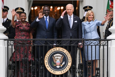 (L-R) First Lady Rachel Ruto of Kenya, Kenyan President William Ruto, US President Joe Biden and First Lady Jill Biden wave to the crowd during an official arrival ceremony on the South Lawn of the White House in Washington, DC, on May 23, 2024