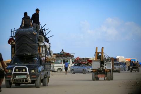 Displaced Palestinians arrive to take refuge at the Al-Mawasi camp in Khan Yunis in the southern Gaza Strip 