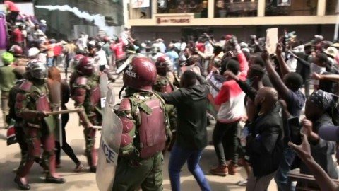 Violent clashes between demonstrators and police in Kenya anti-tax protests