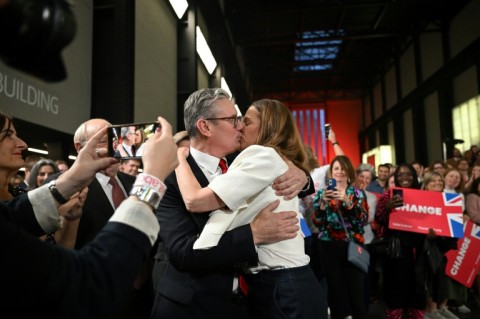 Starmer kissed his wife Victoria during a victory rally at the Tate Modern in London 