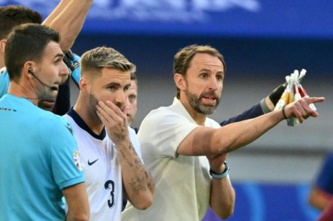 England's head coach Gareth Southgate (R) has been criticised for not using his squad options enough in Germany