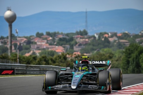 A computer glitch and soaring temperatures made life tough for Mercedes in Friday practice