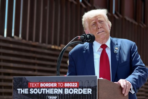 Donald Trump campaigned in Arizona on the Mexican border as Kamala Harris prepared to speech