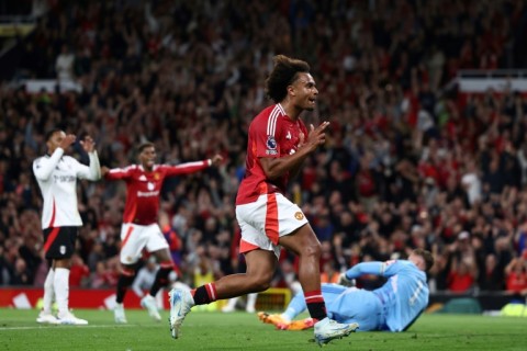 Joshua Zirkzee (centre) scored the winner against Fulham on his Manchester United debut